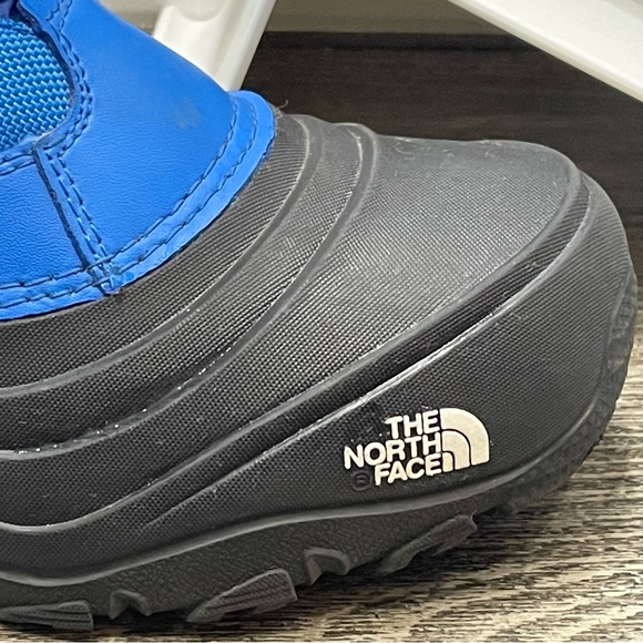 The North Face Vibrant Blue Insulated Boots size 6. Thermafelt. Pre-owned. - Picture 2 of 14